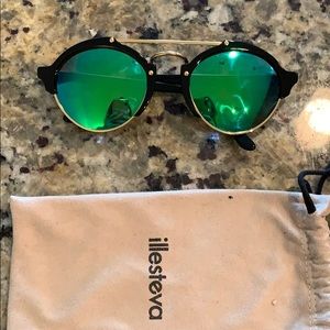 SUPER cool green lense Illesteva